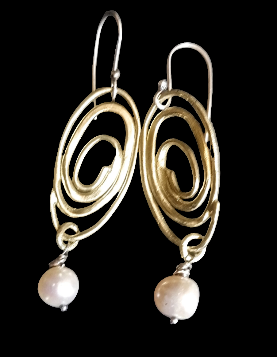 Orecchini a spirale ellittica con perla di fiume
